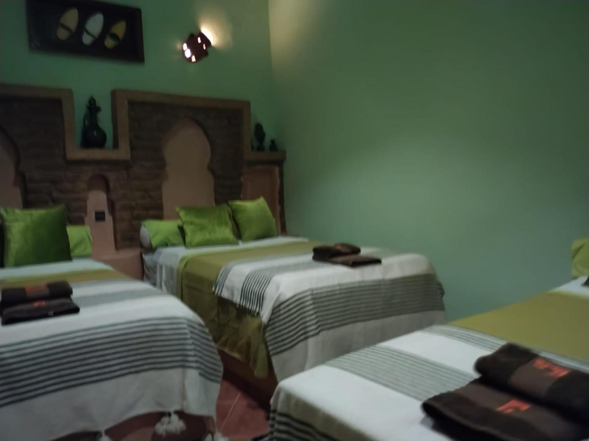 Riad Moha 메르주가 외부 사진